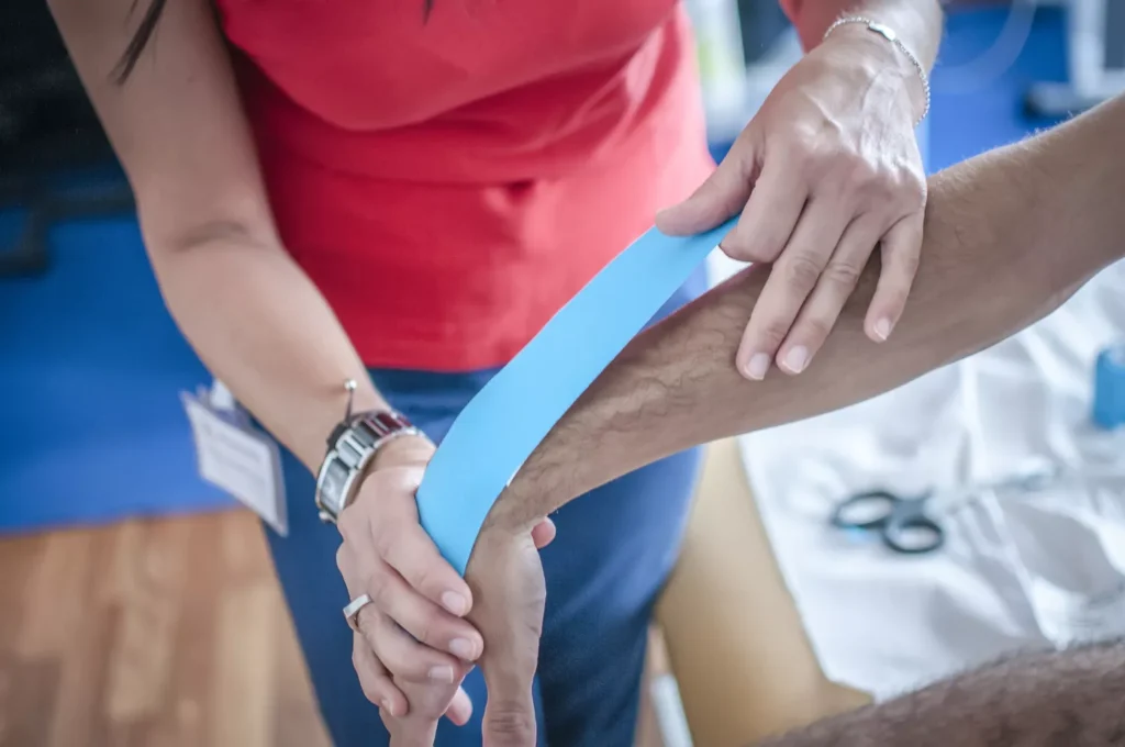 Kinesiotaping Gdańsk - Alfa Clinic Centrum Medyczne (Fizjoterapia)